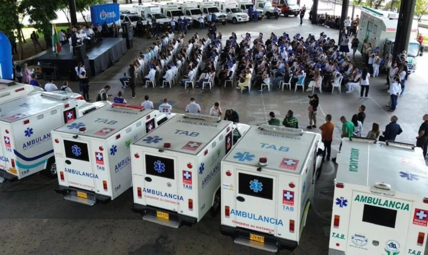 Entrega de ambulancias desata cruce de declaraciones entre Petro y el gobernador de Antioquia