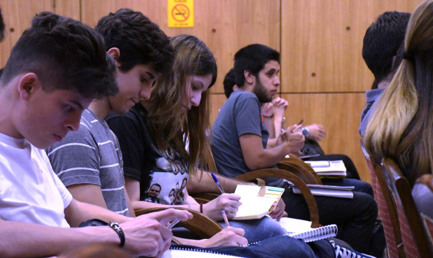 Bucaramanga entrega 400 becas para estudios superiores: así puedes postularte