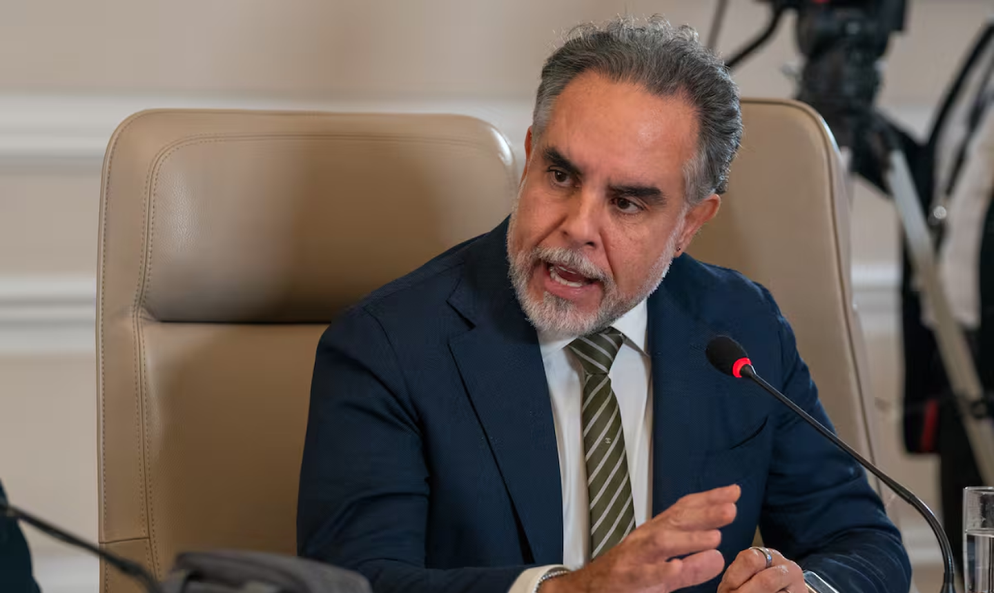 “Eso es fraude”: Armando Benedetti responde a Paloma Valencia tras polémica por votación en el Senado