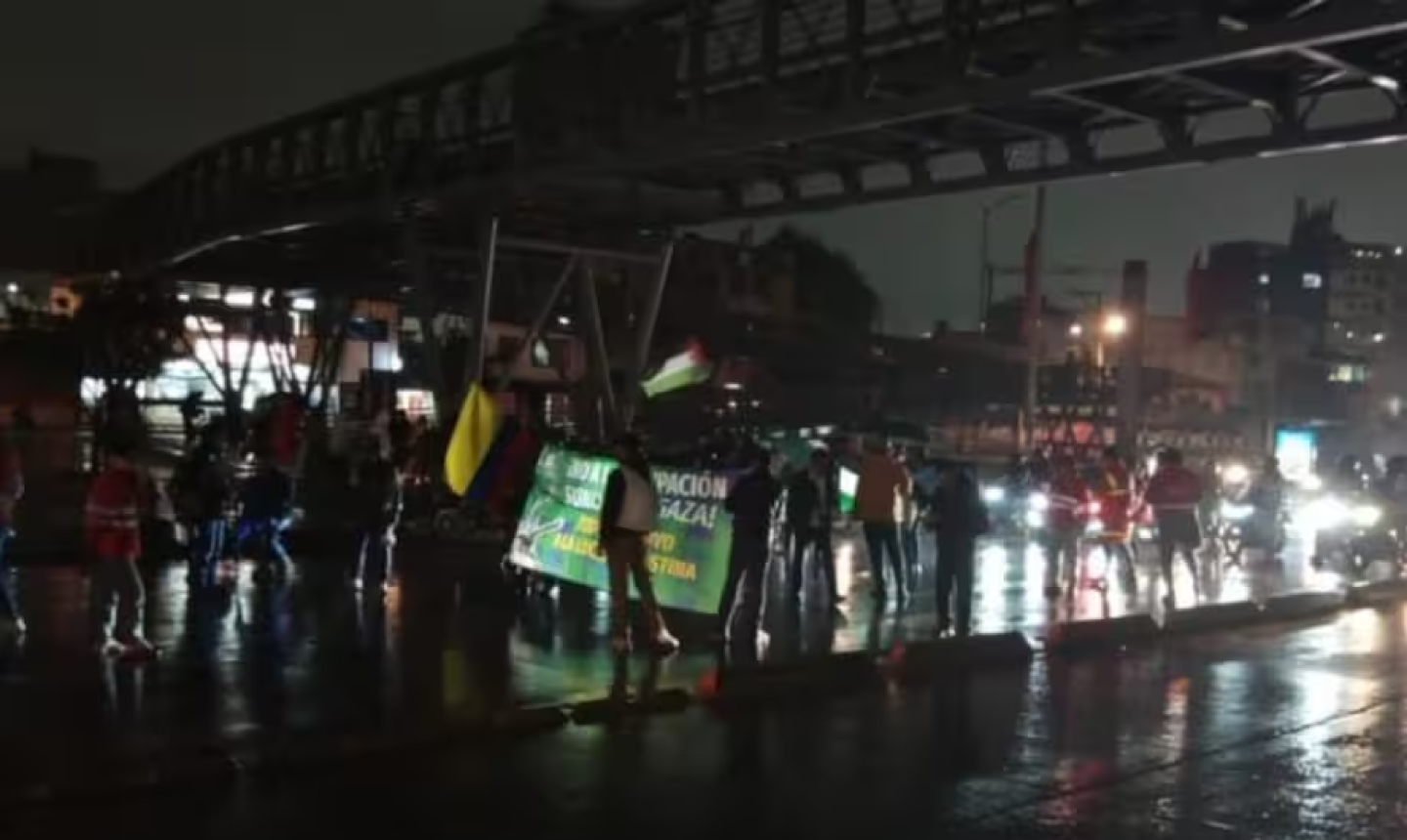 Bogotá vivió una noche de manifestaciones pacíficas tras hundimiento de la consulta popular