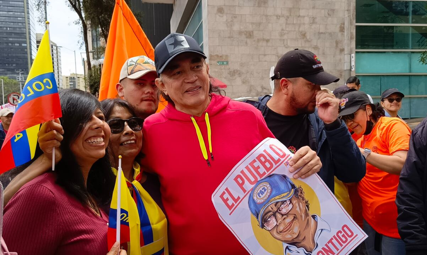 Precandidatos progresistas salieron a marchar y medir su fuerza en las calles