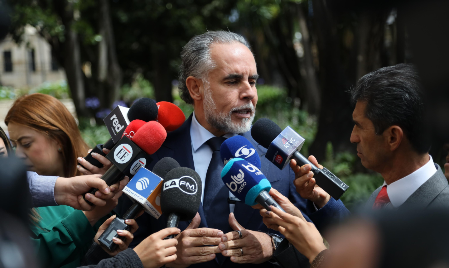 Gobierno insiste en consulta popular por decreto: Benedetti confirma borrador del documento