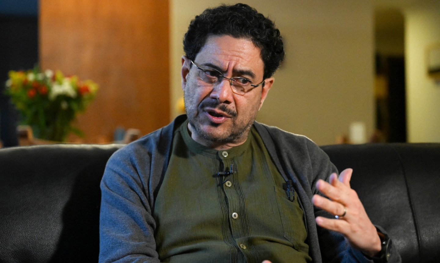 Iván Cepeda acusa a hijos de Uribe de campaña difamatoria y anuncia acciones legales