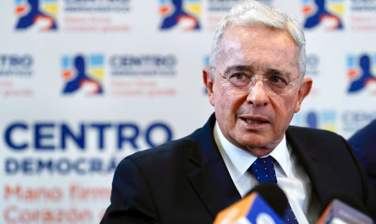 Se emite boleta de encarcelamiento contra Álvaro Uribe y el Inpec asume su custodia domiciliaria