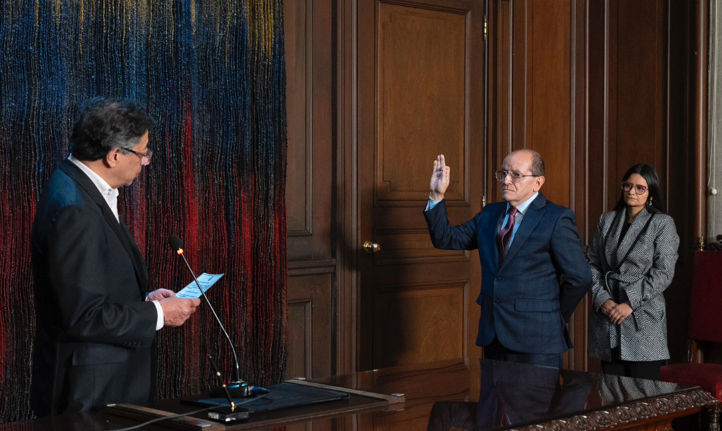 Petro posesionó a Álvaro Echeverry como nuevo magistrado del CNE: reemplaza a César Lorduy