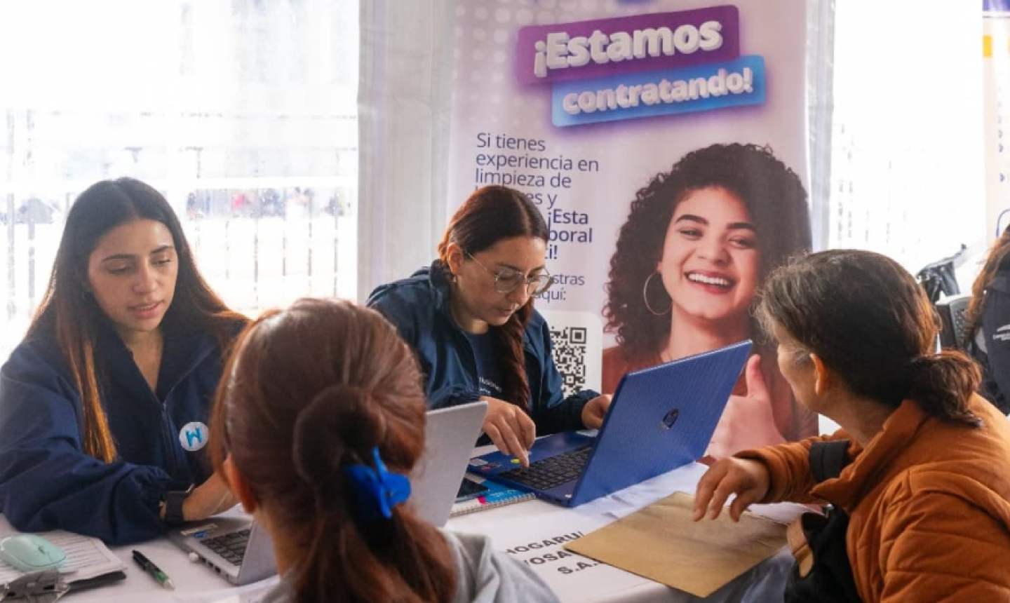 Bogotá oferta más de 2.000 empleos esta semana: oportunidades para todos los perfiles