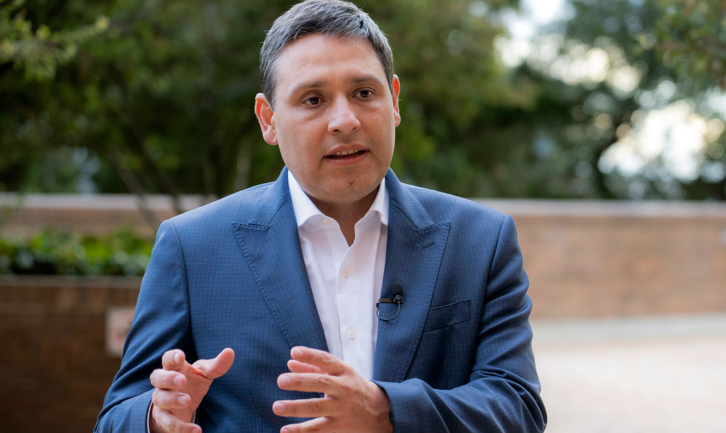 Concesión de Canal Uno: Ministro TIC responde a señalamientos sobre salida de CM&  del aire