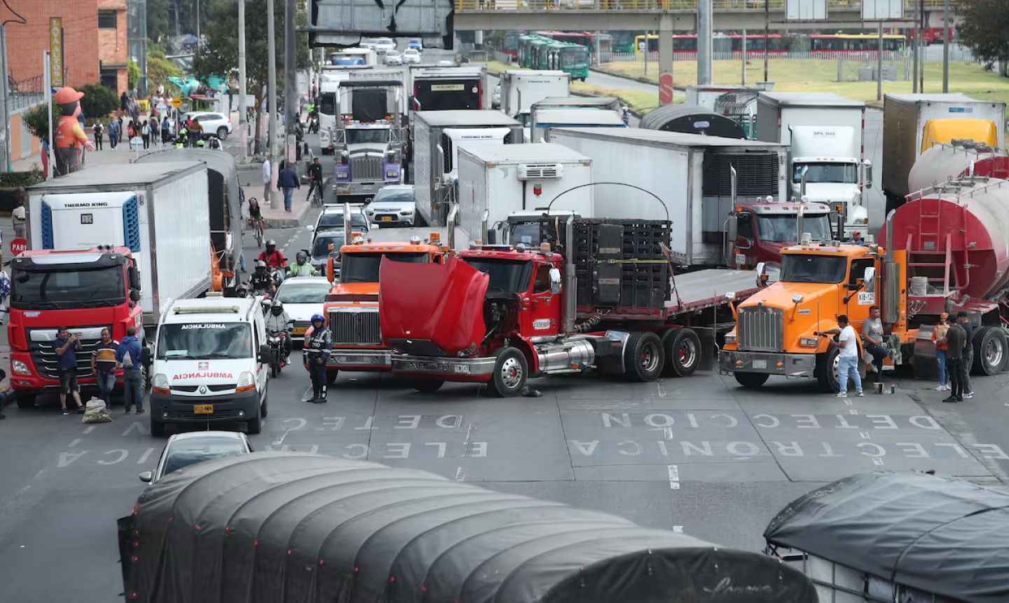 Gobierno y camioneros logran acuerdos para evitar paro en Nariño y Cauca