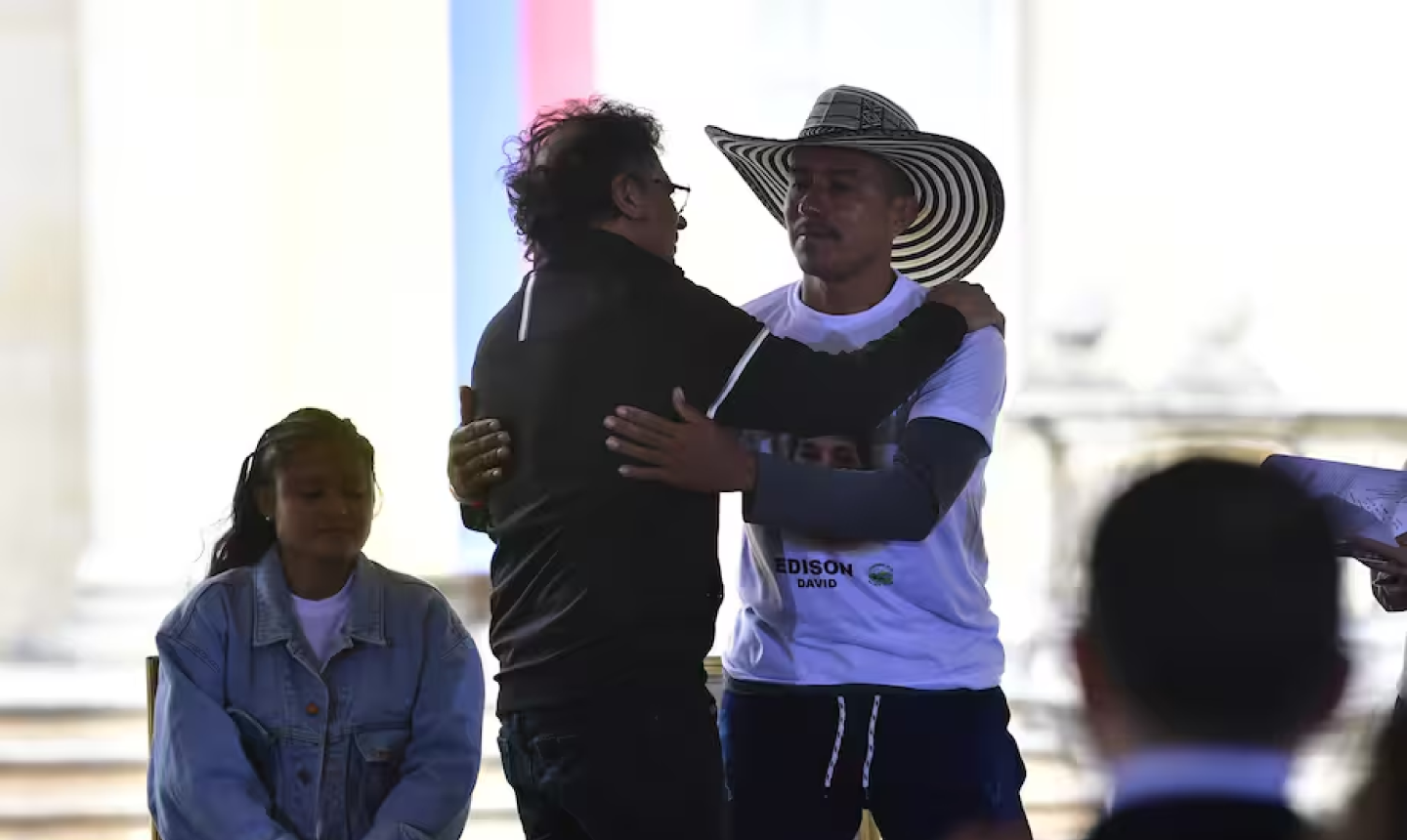 Petro pide perdón a víctimas de San José de Apartadó por violencia estatal entre 1997 y 2007