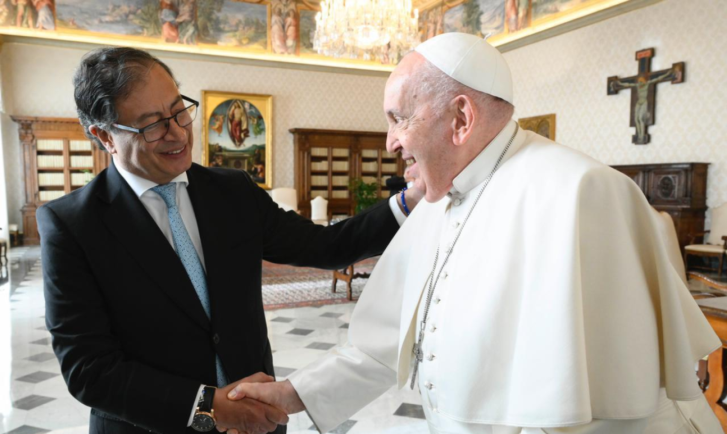 “Se me fue un gran amigo”: Petro lamentó la muerte del papa Francisco