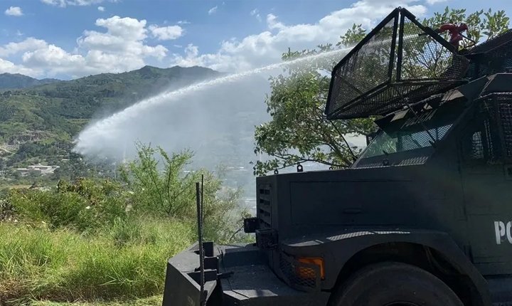 Tanquetas del antiguo ESMAD están siendo utilizadas para apagar incendios