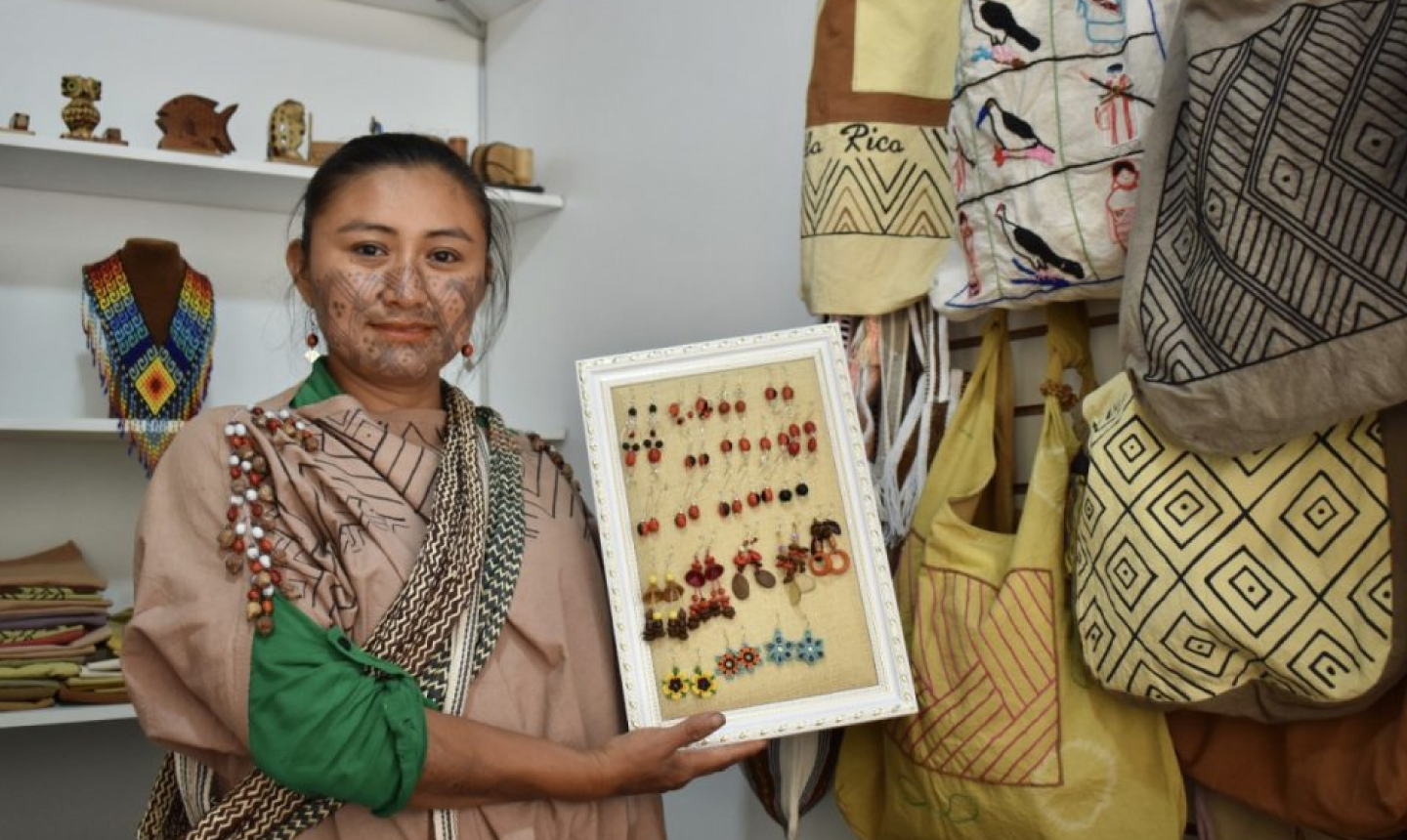 Comunidades étnicas de 15 departamentos brillarán en Expoartesanías con apoyo del Ministerio de Comercio