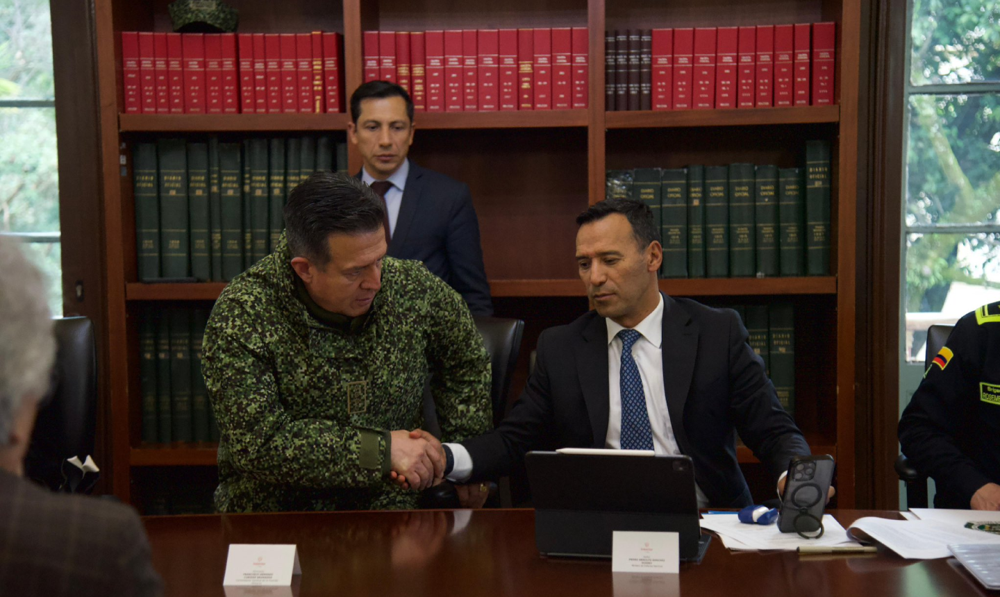 Gobierno anuncia esquemas de seguridad para 41 precandidatos presidenciales y del Congreso