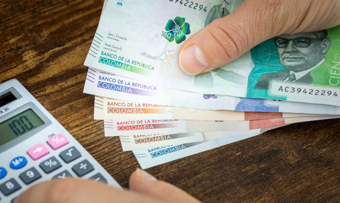 Petro busca un alza histórica del salario mínimo en 2026: sindicatos apoyan, empresarios prenden alarmas