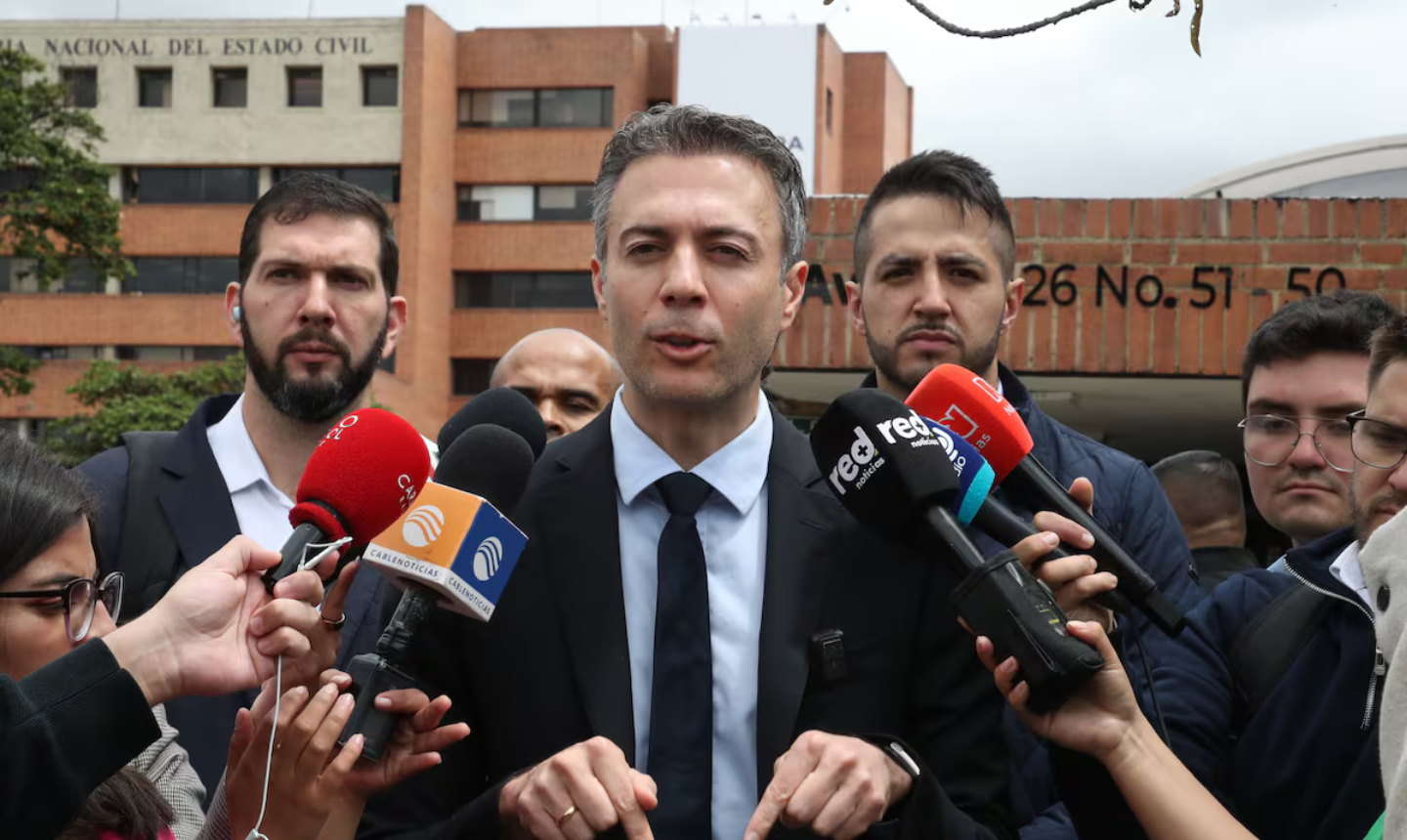 Golpe a Quintero: Registraduría bloquea su candidatura por doble participación electoral