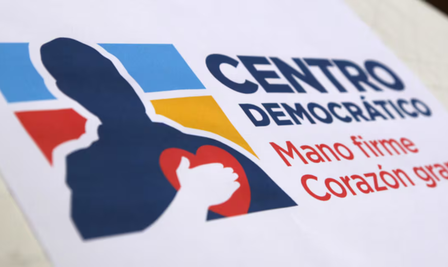 La derecha se fractura: crisis interna en el uribismo, los conservadores y la Fuerza de las Regiones