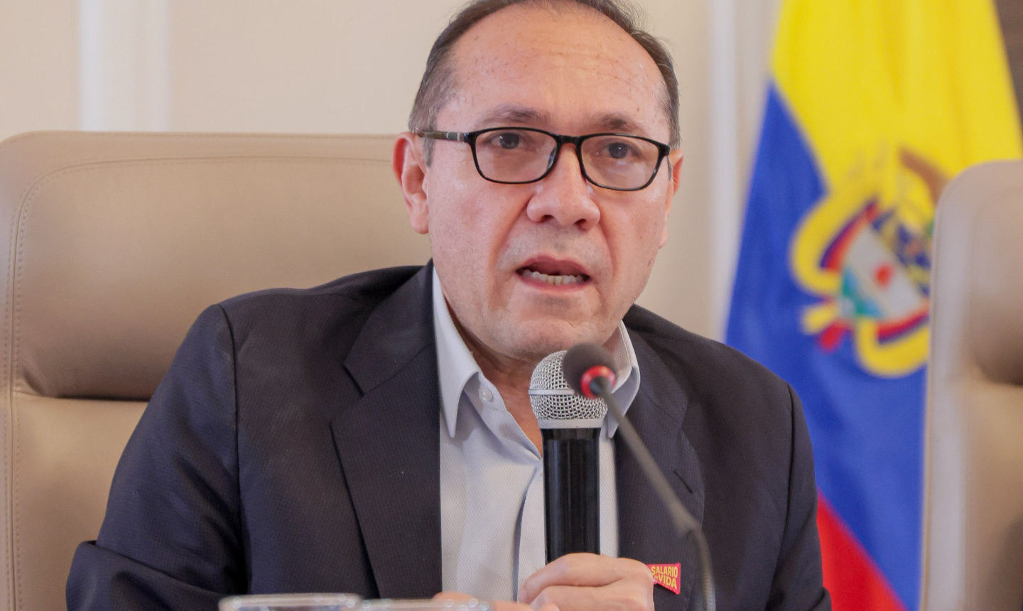 Gobierno mantiene aumento del 23,7 % del salario mínimo y anuncia apoyos a mipymes