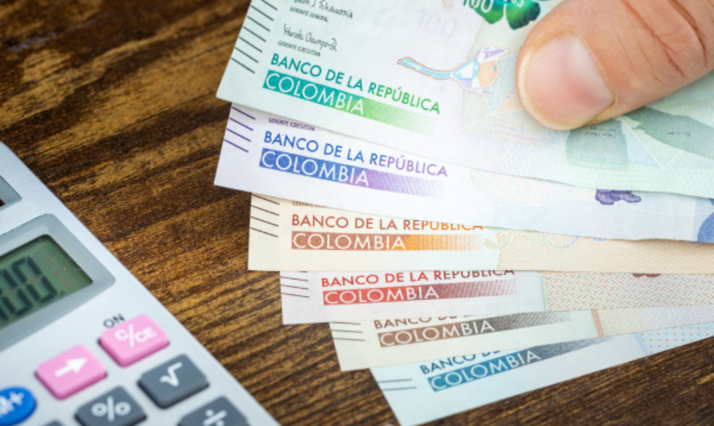 Mesa de concertación se reúne tras suspensión del salario mínimo: así llegan Gobierno, empresarios y trabajadores