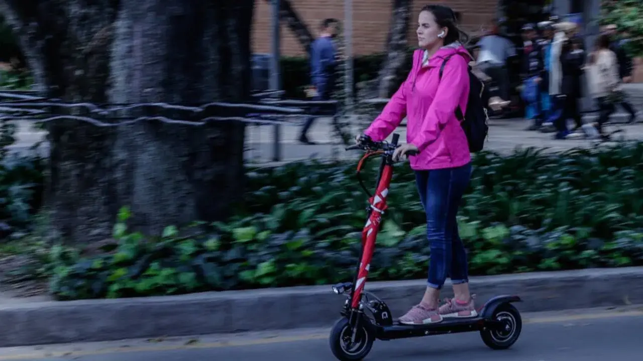 Gobierno propone las primeras reglas para el uso de patinetas y scooters eléctricos en Colombia